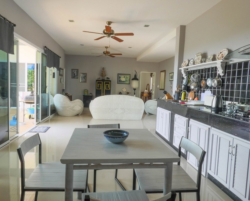 Sea View Family Pool Apartment
