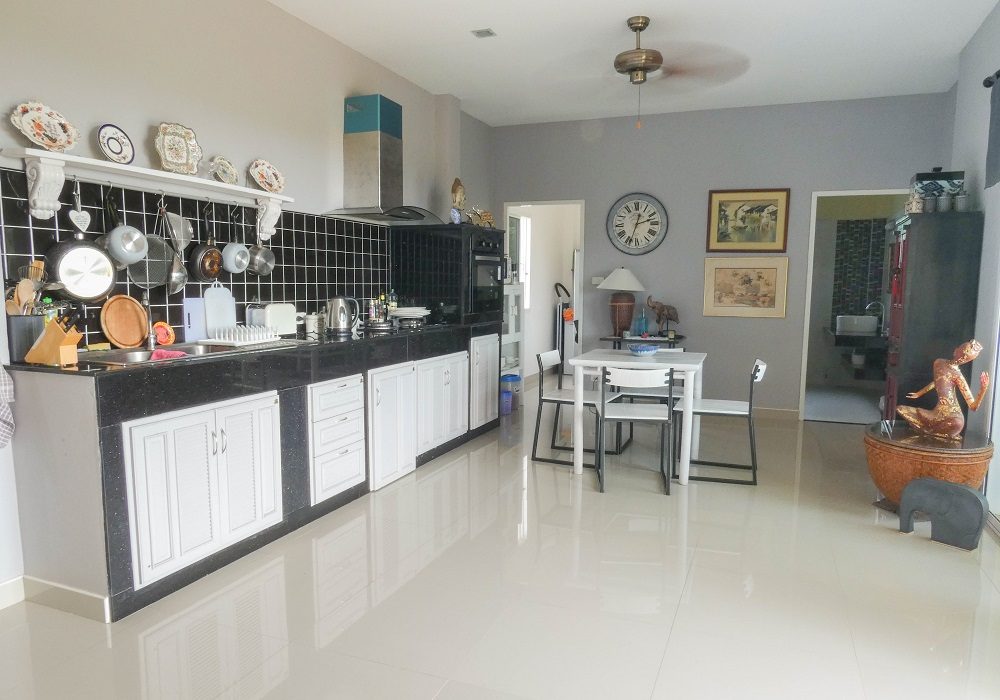 Sea View Family Pool Apartment