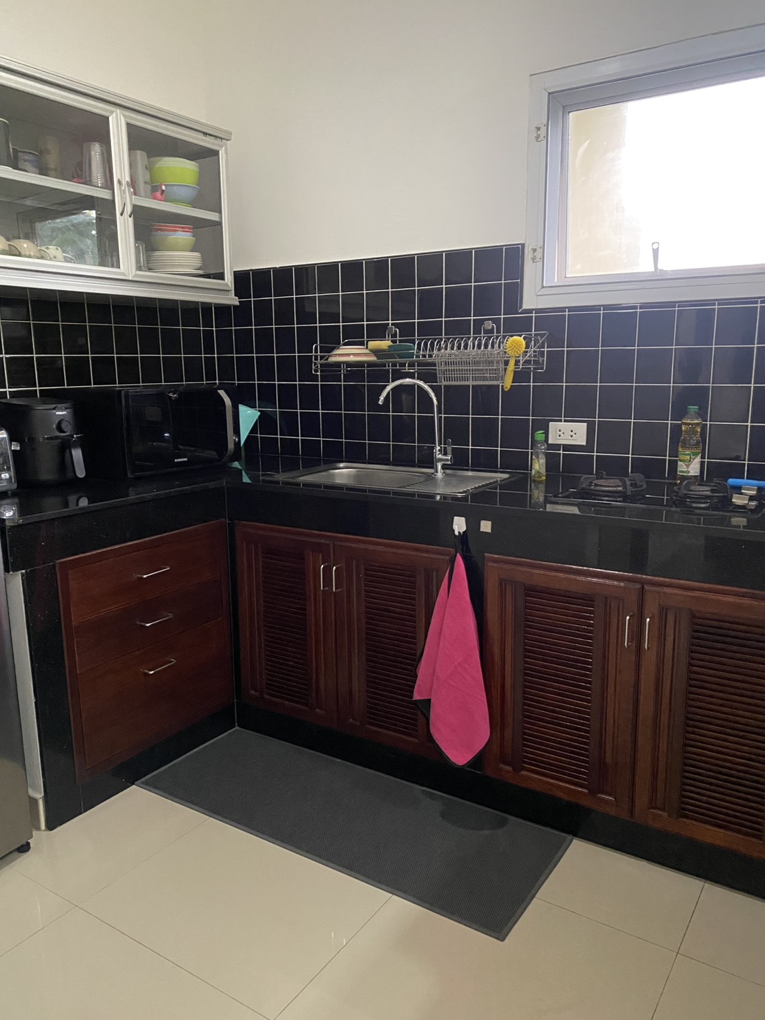 2 Bed Pool Apartment with Mountain Views