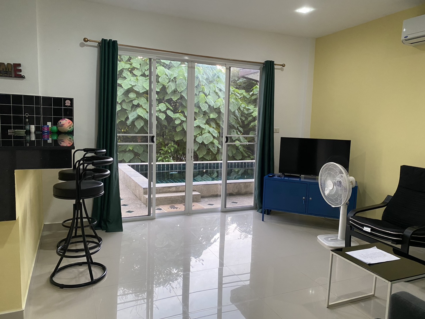2 Bed Pool Apartment with Mountain Views