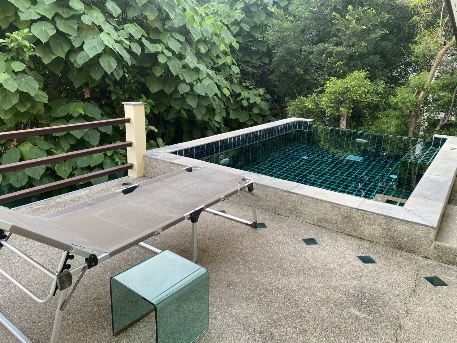 2 Bed Pool Apartment with Mountain Views