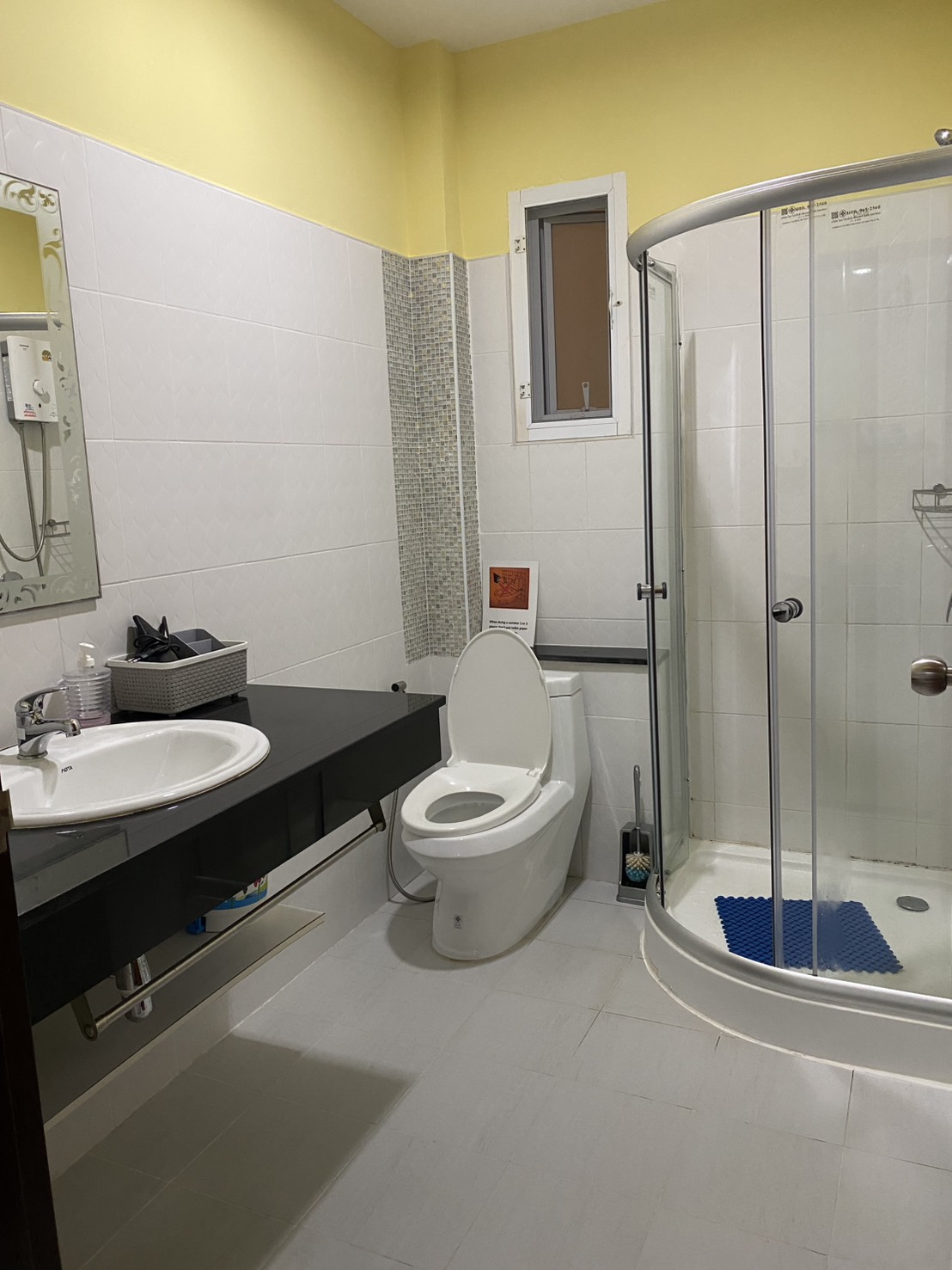 2 Bed Pool Apartment with Mountain Views